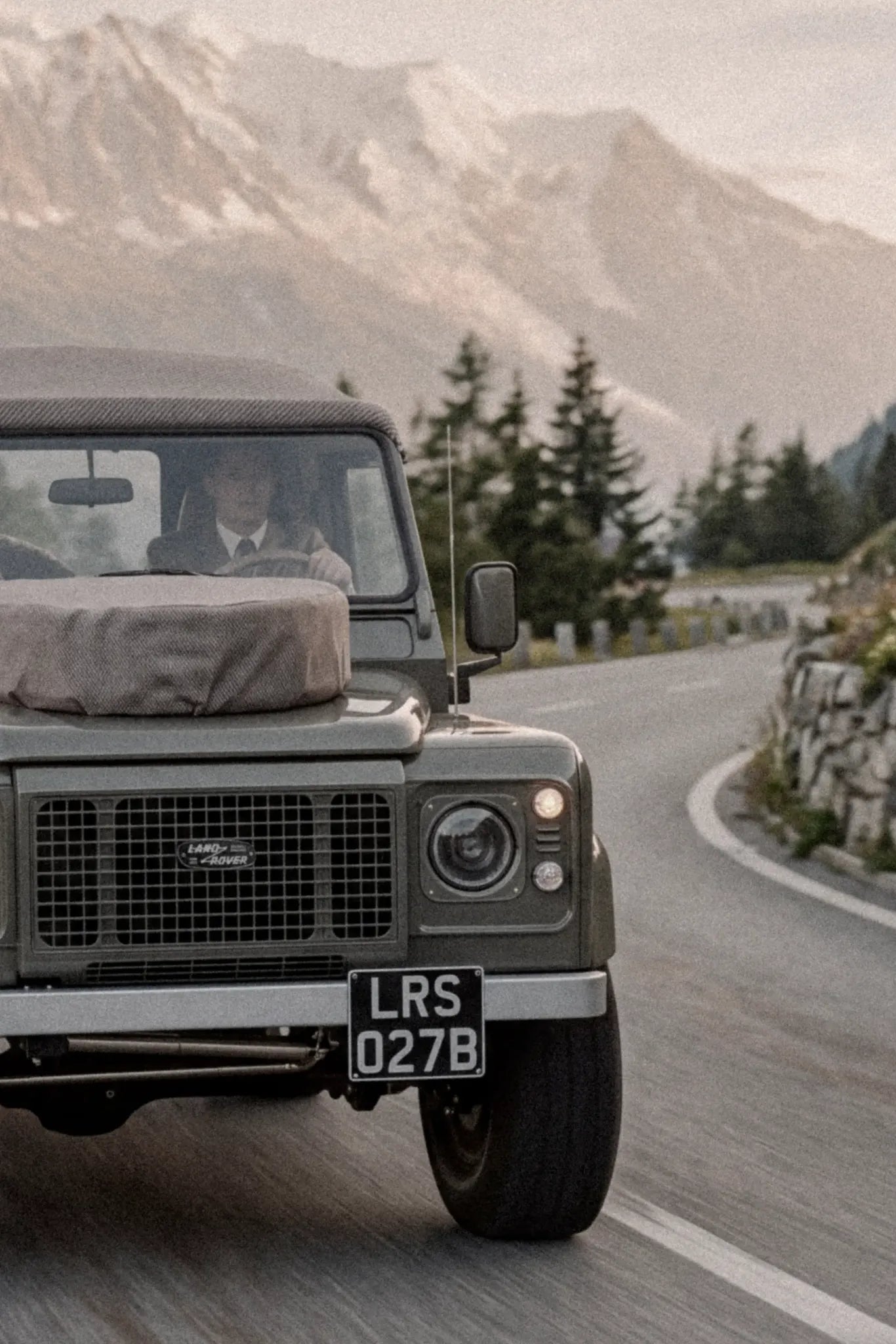 Arden Green Defender 90 driving scene, design visualization